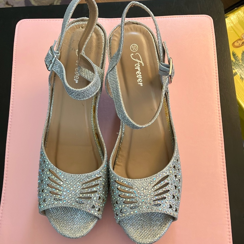 Sz 10 Sparkling Silver platform shoes